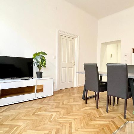 Premium Residence At Famous Vienna Kutschkermarkt Bagian luar foto