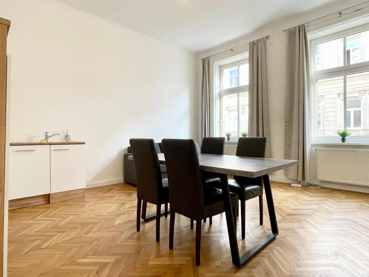 Premium Residence At Famous Vienna Kutschkermarkt Bagian luar foto
